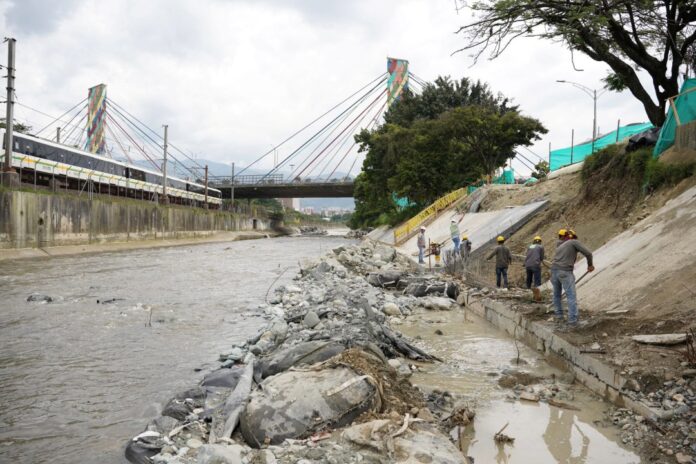 Obras-en-el-rio-Medellin